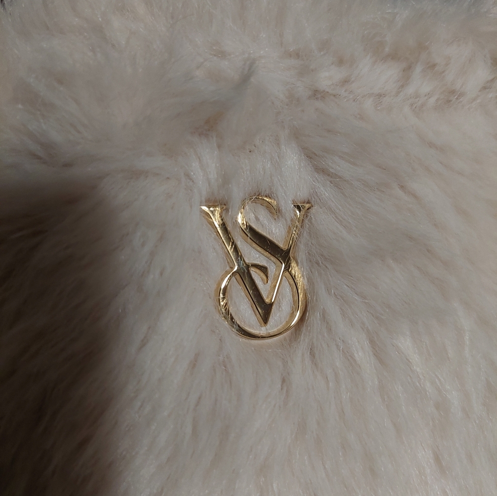 NWT Victoria's Secret Beige Cream Faux Fur Tote Bag - Picture 3 of 4
